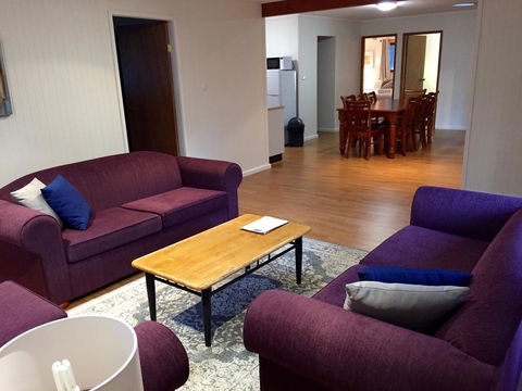 Belford Cottages - Lightning Ridge Tourism 2