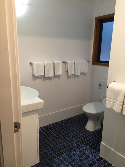 Belford Cottages - Lightning Ridge Tourism 3