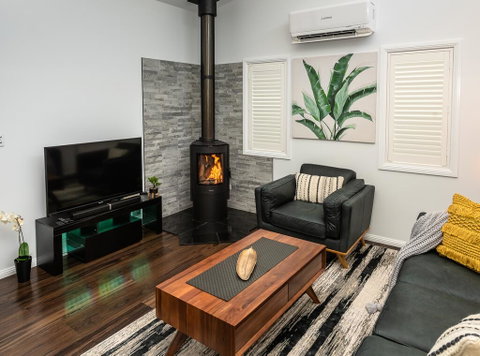 Bella Vista Stanthorpe - Lightning Ridge Tourism 1