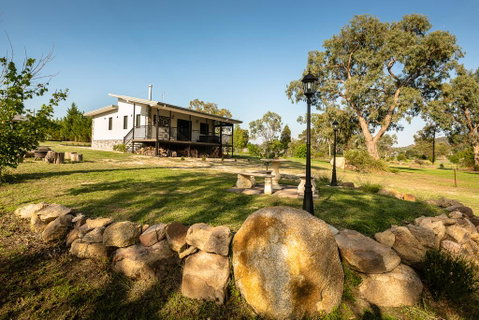 Bella Vista Stanthorpe - Lightning Ridge Tourism 0