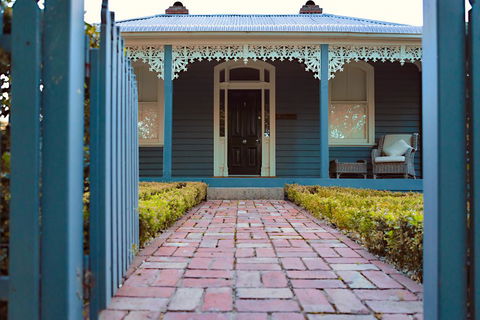 Belmont At Beechworth 2 Bedrooms, 2 Bathrooms, 2 Couples - Lightning Ridge Tourism 1