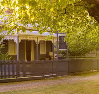 Belmont at Beechworth 2 bedrooms 2 bathrooms 2 couples - Lightning Ridge Tourism