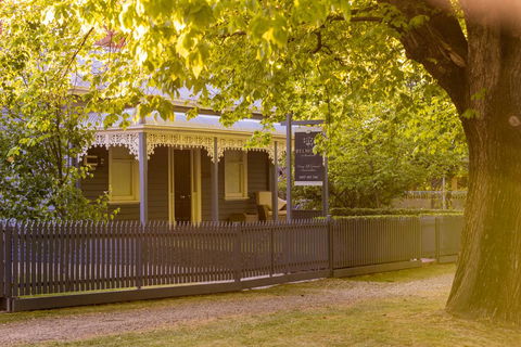 Belmont At Beechworth 2 Bedrooms, 2 Bathrooms, 2 Couples - Lightning Ridge Tourism 0