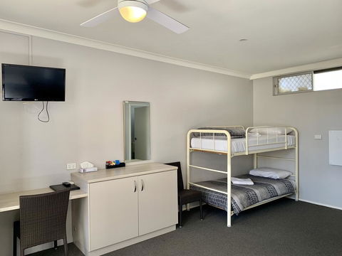 Bermagui Beach Hotel - Lightning Ridge Tourism 1