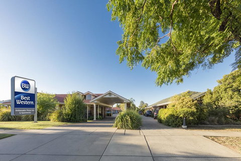 Best Western Ambassador Motor Inn & Apartments - Lightning Ridge Tourism 1