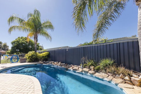 Best Western Ambassador Motor Inn & Apartments - Lightning Ridge Tourism 3