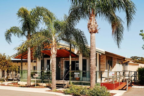 BIG4 Perth Midland Tourist Park - Lightning Ridge Tourism 0