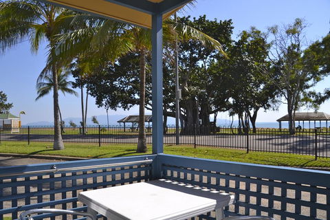 BIG4 Rowes Bay Beachfront Holiday Park - Lightning Ridge Tourism 1