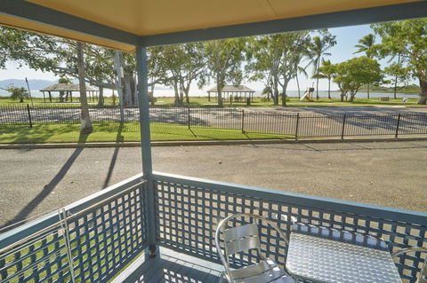 BIG4 Rowes Bay Beachfront Holiday Park - Lightning Ridge Tourism 2