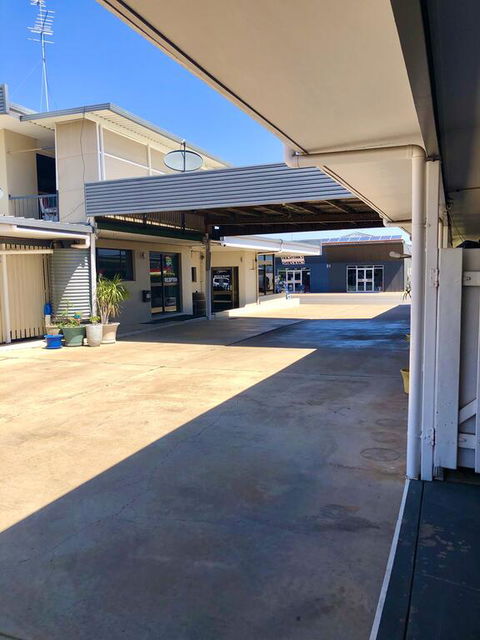 Biloela Centre Motel & Steakhouse Restaurant - Lightning Ridge Tourism 3