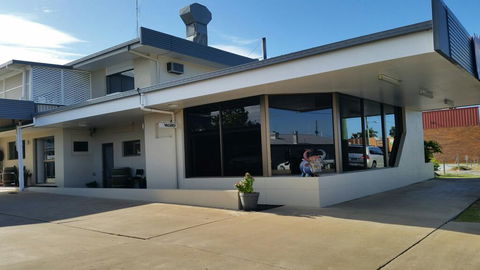 Biloela Centre Motel & Steakhouse Restaurant - Lightning Ridge Tourism 0