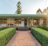 Birds 'n' Bloom Cottages - Lightning Ridge Tourism