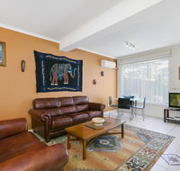 Black Dolphin Waterfront Apartment - Lightning Ridge Tourism