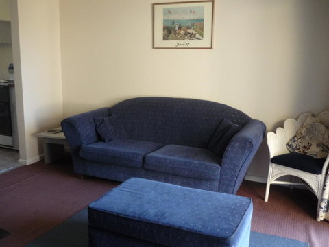 Blackheath Holiday Cabins - Lightning Ridge Tourism 2