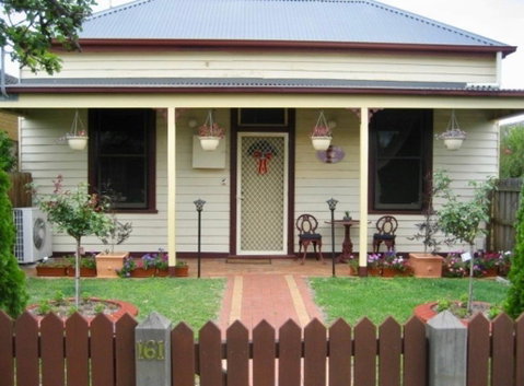 Bloomsbury Cottage - Lightning Ridge Tourism 1