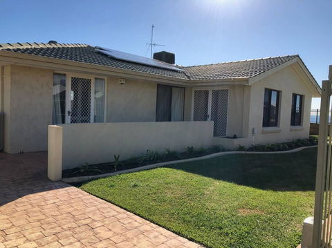Blue Bay Beach Getaway - Lightning Ridge Tourism 2