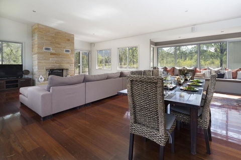 Blue Cliff Retreat - Lightning Ridge Tourism 2