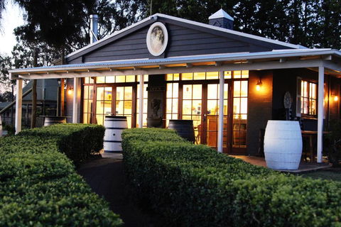 Blueberry Hill Vineyard Villa - Lightning Ridge Tourism 1
