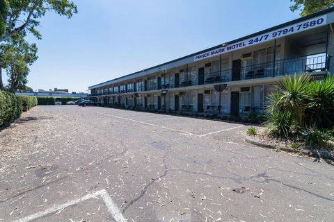 The Prince Mark Motel - Lightning Ridge Tourism 0