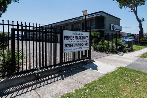 The Prince Mark Motel - Lightning Ridge Tourism 2