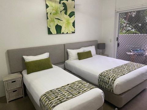 Xanadu Resort - Lightning Ridge Tourism 3