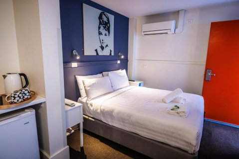 YHA Melbourne Central - Lightning Ridge Tourism 1