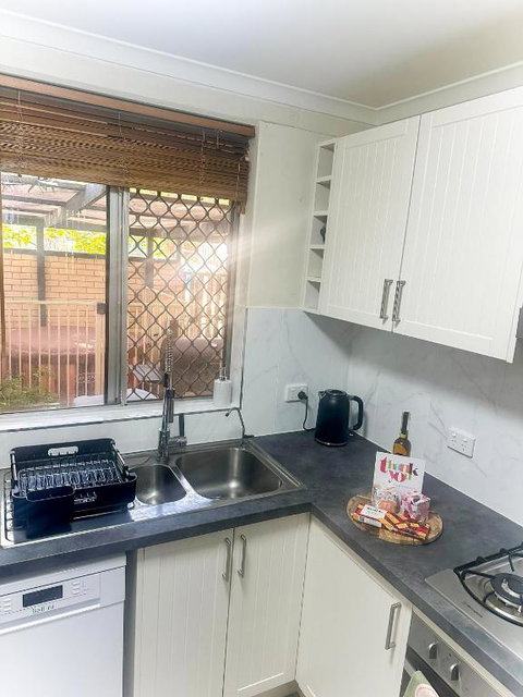 Queen Of The Desert Villa Secure & Gated 2 Bdrm Home - Lightning Ridge Tourism 2