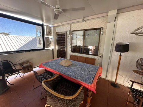 Secure Bush Sanctuary - Lightning Ridge Tourism 1
