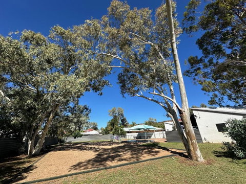 Secure Bush Sanctuary - Lightning Ridge Tourism 2