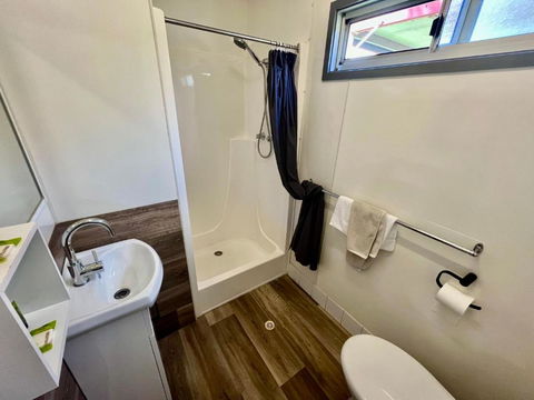 Young Caravan And Tourist Park - Lightning Ridge Tourism 3