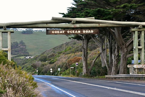 Small-Group Great Ocean Road And Twelve Apostles Full-Day Tour - Lightning Ridge Tourism 0