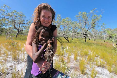 Gay-Wu Woman's 5 Day Yolngu Homeland Tour - Lightning Ridge Tourism 1
