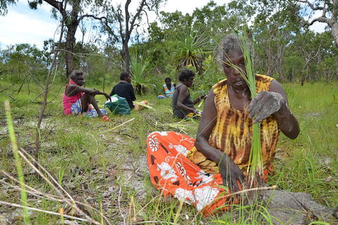 Gay-Wu Woman's 5 Day Yolngu Homeland Tour - Lightning Ridge Tourism 2