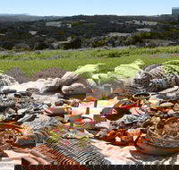A picnic in Byron Bay - Lightning Ridge Tourism