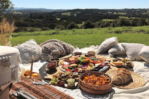 A Picnic In Byron Bay - Lightning Ridge Tourism 0