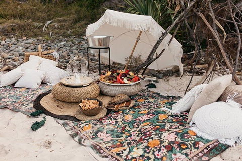 A Picnic In Byron Bay - Lightning Ridge Tourism 3