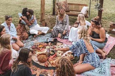 A Picnic In Byron Bay - Lightning Ridge Tourism 4