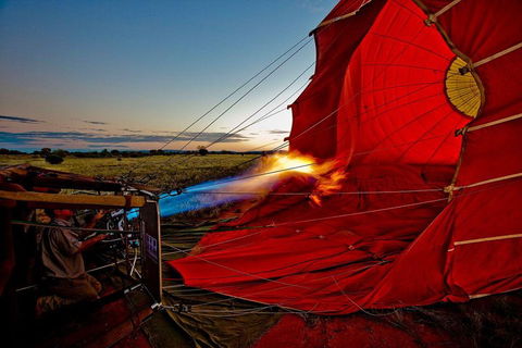 Early Morning Ballooning In Alice Springs - Lightning Ridge Tourism 0