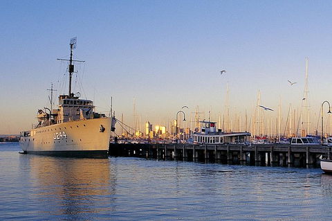 Melbourne City And Williamstown Ferry Cruise - Lightning Ridge Tourism 4