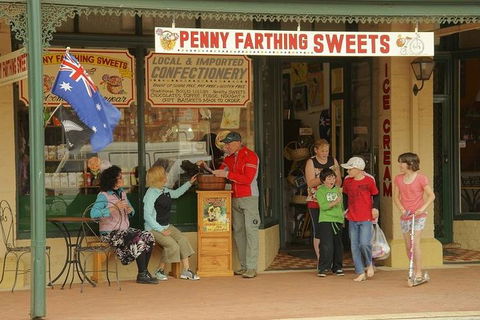 2-Day Wave Rock, York, Wildflowers & Aboriginal Experience - Lightning Ridge Tourism 4