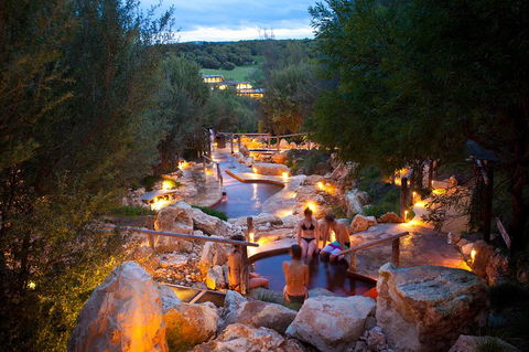 Peninsula Hot Springs Tour With Restaurant Lunch & Gondola Ride - Lightning Ridge Tourism 2