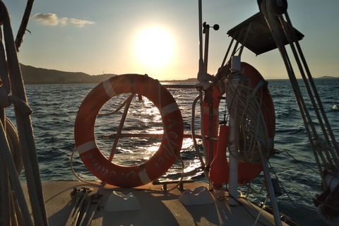 Townsville Small Group Early Morning Sailing Cruise Boat Tour Charter Hire - Lightning Ridge Tourism 0