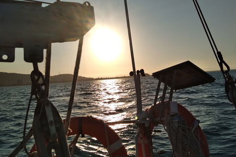 Townsville Private Hire Sunset Sail Sailing Cruise Boat Tour Charter Experience - Lightning Ridge Tourism 4