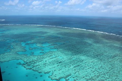 Reef And Island Scenic Flight From Airlie Beach - Lightning Ridge Tourism 1