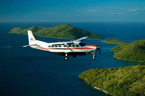 Reef And Island Scenic Flight From Airlie Beach - Lightning Ridge Tourism 3