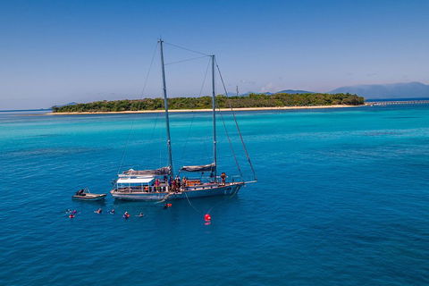 Ocean Free Green Island & Great Barrier Reef Snorkel Cruise, Cairns 25 Guests - Lightning Ridge Tourism 0
