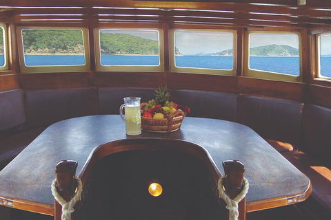 2 Night Whitsunday Islands Cruise On New Horizon From Airlie Beach - Lightning Ridge Tourism 0