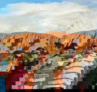 Ayers Rock Day Trip from Alice Springs Including Uluru Kata Tjuta and Sunset BBQ Dinner - Lightning Ridge Tourism