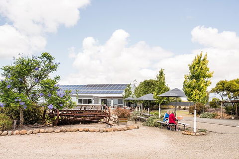 Heritage, Wine & Gin Tours - Lightning Ridge Tourism 5