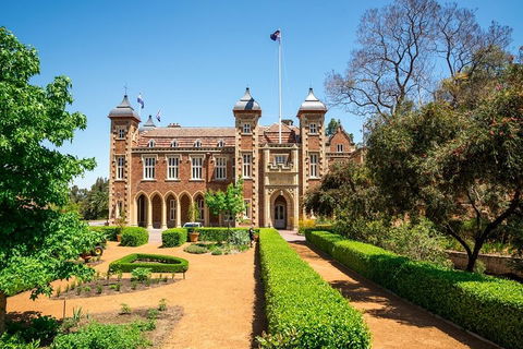 Perth Scavenger Hunt: Perched On A Swan - Lightning Ridge Tourism 0